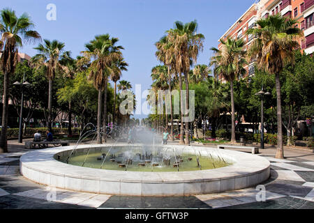 En fonction de la fontaine de la ville d'Almeria, Andalousie, Espagne du Sud, Europe Banque D'Images