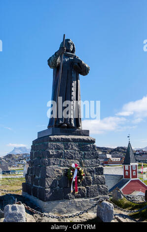 Hilltop statue de Hans Egede missionnaire qui a fondé Nuuk en 1728. L'ouest du Groenland Sermersooq Kolonihavnen Nuuk Banque D'Images