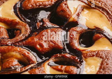 Gâteau au caramel et aux truffes farce close-up. Banque D'Images