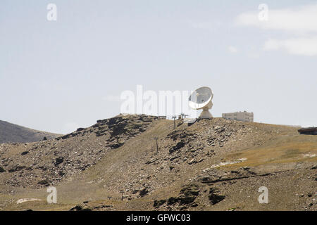 Observatoire pour la radioastronomie radiotélescope, Espagnol, Sierra Nevada, Grenade, Andalousie, espagne. Banque D'Images