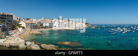 Le village de Calella de Palafrugell sur la Costa Brava, en Catalogne. Banque D'Images