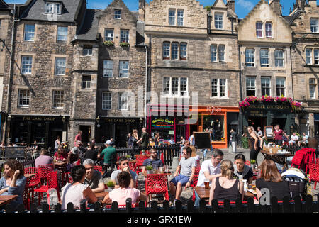 De nombreux bars et restaurants dans le quartier de Grassmarket Édimbourg , Ecosse, Royaume-Uni Banque D'Images