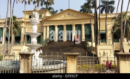 Construit par Sir Wasef Ali Mirza, Nawab de Murshidabad, Wasef Manzil est un beau palais qui affiche la gloire impériale. Banque D'Images