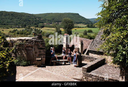 Beynac-et-Cazenac un beau village médiéval au bord de la Dordogne Sud Ouest France Midi Pyrénées Juillet 2016 Banque D'Images