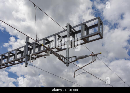 Récemment achevée de câbles aériens en place sur le réseau principal de Great Western mise à niveau d'électrification à fontenoille. Banque D'Images