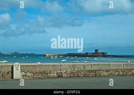 Le fort de St Aubin et St Brelade's promenade, Jersey, Channel Islands Banque D'Images