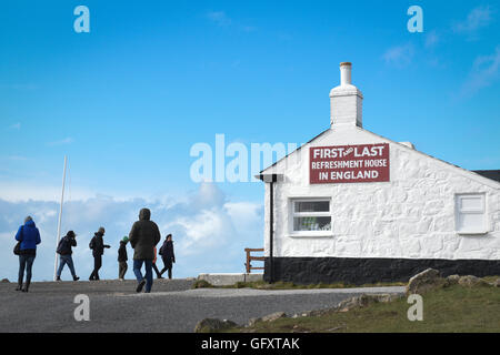 Land's End Première et dernière maison de rafraîchissement en Angleterre Banque D'Images