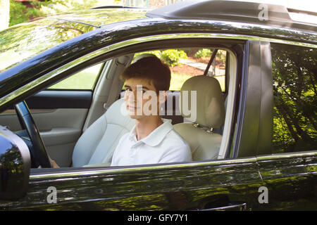 Voiture conduite adolescent Banque D'Images