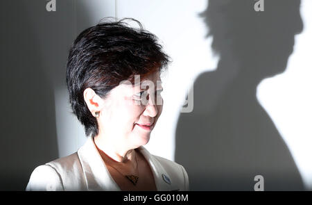 Tokyo, Japon. 2 Août, 2016. Nouveau gouverneur de Tokyo, Yuriko Koike arrive à l'hôtel de ville de Tokyo à Tokyo le Mardi, Août 2, 2016. Koike a été élu à l'élection au poste de gouverneur de Tokyo le 31 juillet comme la première femme gouverneur de Tokyo. © Yoshio Tsunoda/AFLO/Alamy Live News Banque D'Images