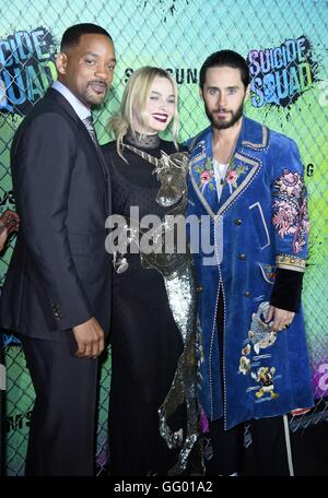 New York, NY, USA. 1er août 2016. Will Smith, Margot Robbie, Jared Leto aux arrivées de SUICIDE SQUAD Premiere, Beacon Theater, New York, NY Le 1 août 2016. Credit : Derek Storm/Everett Collection/Alamy Live News Banque D'Images