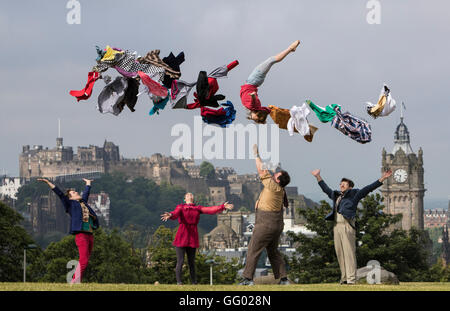 Edinburgh, Ecosse, Royaume-Uni. 2 Août, 2016. Thrillingly de cirque spectaculaire se combinent harmonieusement avec le charme, la comédie physique, le clown, Jonglerie, conte théâtral burlesque et pittoresque, à haute voix et drôles de dramatisation de la branche aventures d'une famille dysfonctionnelle, chaotique d'inadaptés. Le Hogwallops est inspiré par Roald Dahl's Les Twits marquant 100 ans depuis la naissance de la numéro un mondial de la conteuse. Crédit : Richard Dyson/Alamy Live News Banque D'Images