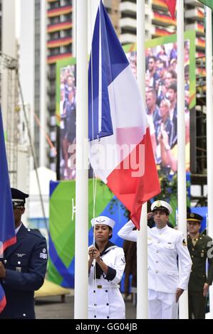 Rio de Janeiro, Brésil. 2 Août, 2016. Le drapeau national de la France est soulevée au village olympique à Rio de Janeiro, Brésil, le 2 août 2016. © Yue Yuewei/Xinhua/Alamy Live News Banque D'Images