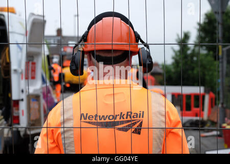 Network Rail sont sur les lieux d'un effondrement du pont de Grove Road barrow upon soar la ligne de chemin de fer est actuellement fermé services perturbant Banque D'Images