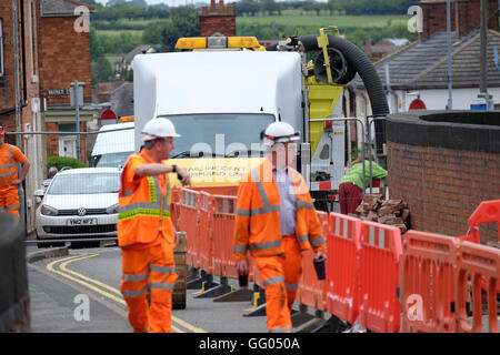 Network Rail sont sur les lieux d'un effondrement du pont de Grove Road barrow upon soar la ligne de chemin de fer est actuellement fermé services perturbant Banque D'Images