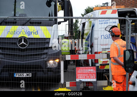 Network Rail sont sur les lieux d'un effondrement du pont de Grove Road barrow upon soar la ligne de chemin de fer est actuellement fermé services perturbant Banque D'Images