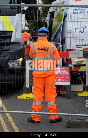 Network Rail sont sur les lieux d'un effondrement du pont de Grove Road barrow upon soar la ligne de chemin de fer est actuellement fermé services perturbant Banque D'Images