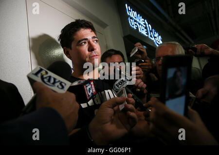 Saint Petersburg, Florida, USA. 1er août 2016. Vous VRAGOVIC | fois.ex-Rays de Tampa Bay le lanceur partant Matt Moore (55) Entretiens avec des journalistes après avoir été échangé aux Giants de San Francisco au Tropicana Field à Saint-Pétersbourg, en Floride, le lundi, Août 1, 2016. © Vous Vragovic/Tampa Bay Times/ZUMA/Alamy Fil Live News Banque D'Images