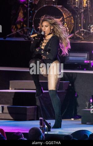 Brooklyn, NY, USA. 2 Août, 2016. Dinah-Jane Hansen, cinquième harmonie sur scène pour cinquième harmonie : le 7/27 à la visite de Brooklyn, Ford Amphitheatre à Boardwalk Coney Island, Brooklyn, NY, le 2 août 2016. Crédit : Steven Ferdman/Everett Collection/Alamy Live News Banque D'Images