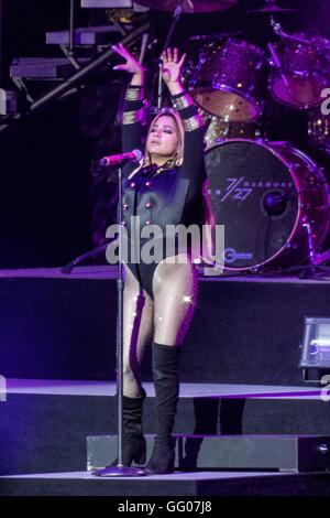 Brooklyn, NY, USA. 2 Août, 2016. Ally Brooke, cinquième harmonie sur scène pour cinquième harmonie : le 7/27 à la visite de Brooklyn, Ford Amphitheatre à Boardwalk Coney Island, Brooklyn, NY, le 2 août 2016. Crédit : Steven Ferdman/Everett Collection/Alamy Live News Banque D'Images