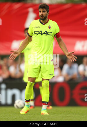 Kitzbuehel, Autriche. 2 Août, 2016. Bologna's Luca Rossettini en action lors d'un test match entre 1. FC Cologne et FC Bologne au camp d'entraînement à Langau Stadion à Kitzbuehel, Autriche, 2 août 2016. PHOOTO : INA FASSBENDER/dpa/Alamy Live News Banque D'Images