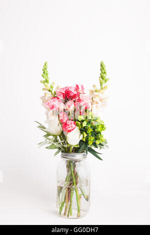 Bouquet de fleurs de l'Australie dans un bocal en verre Banque D'Images