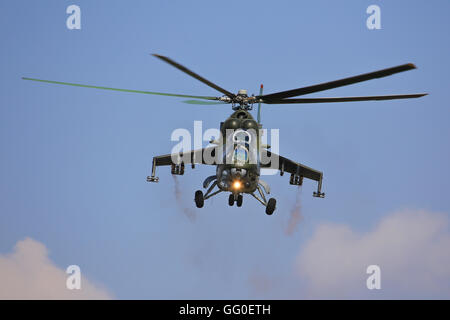 HRADEC KRALOVE, RÉPUBLIQUE TCHÈQUE - 5 septembre:Czech Air Force Mi-24V à Czech International Air Fest Air Show. Banque D'Images