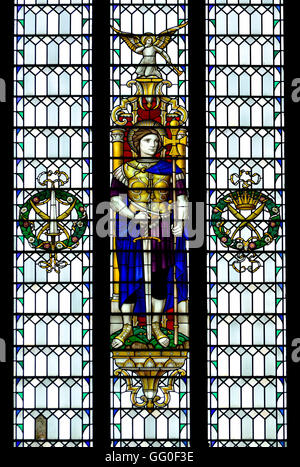 Londres, Angleterre, Royaume-Uni. Église de St Alban le Martyr, Holborn. Vitrail : St Alban Banque D'Images