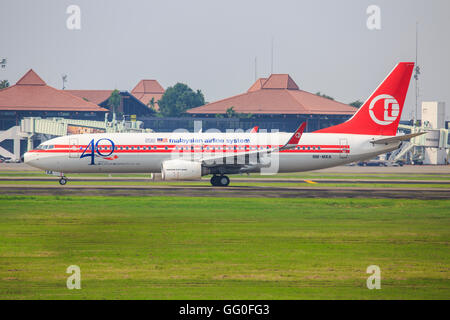 Kuala Lumpur Malaisie/Februar 10, 2015 : Boeing 737 de la compagnie aérienne de la Malaisie avec un rétro à l'aéroport de Kuala Lumpur Banque D'Images