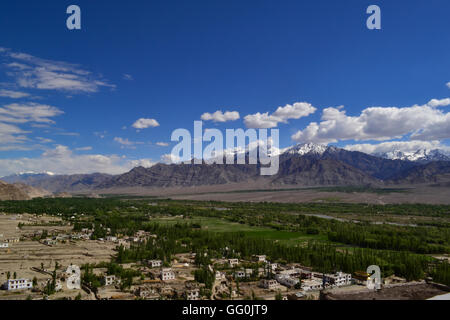 Vue de la plage du Zanskar de Thiksey Monastery, Ladakh Banque D'Images