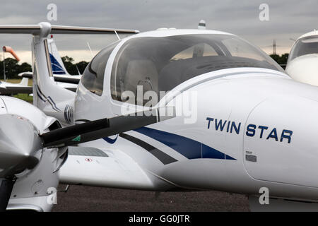 Un Diamond DA42 Twin Star, un siège, quatre lits, moteur d'avion à hélice fabriqué par Diamond Aircraft Industries. Banque D'Images