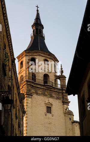Cathédrale de Santa Maria ou vieille cathédrale est un 14e siècle bâtiment gothique avec un clocher du xviie siècle, Vitoria-Gasteiz, capitale Banque D'Images