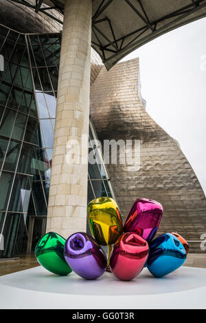Tulipes sculpture de Jeff Koons au Musée Guggenheim Bilbao, Pays Basque, Espagne Banque D'Images