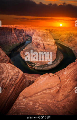 Incroyable Coucher de Vista de Horseshoe Bend en Page, Arizona Banque D'Images