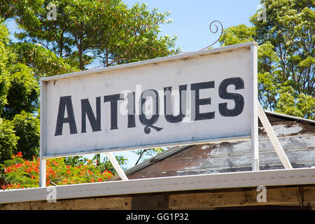 Magasin d'antiquités dans le village de Newrybar en Nouvelle Galles du Sud, Australie Banque D'Images