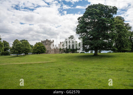 Vue panoramique sur l'impressionnant château Raby,Staindrop, Durham Co. Banque D'Images