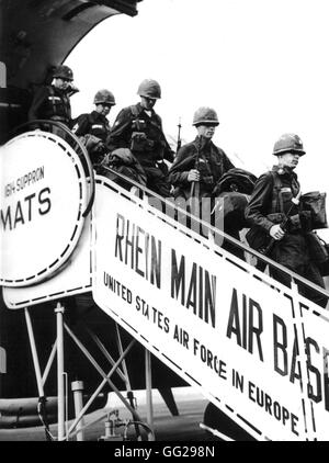 L'Allemagne. Les troupes aéroportées américaines arrivant à Francfort 1945 World War II archives nationales. Washington Banque D'Images