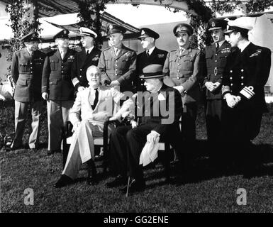 Conférence de Casablanca, Roosevelt et Churchill. Derrière le président Roosevelt, le général Marshall. Janvier 1943 Maroc - Seconde Guerre mondiale Banque D'Images