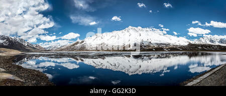 Shandur Pass Lake dans le nord du Pakistan Banque D'Images