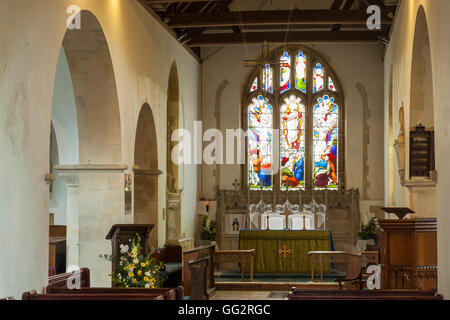 Intérieur de l'église St Mary in Clapham village, West Sussex, Angleterre. Banque D'Images