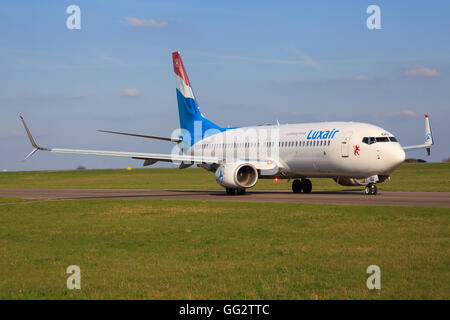 Luxembourg/Luxembourg le 9 août 2015 : Boeing 737 de l'imposition à l'Aéroport de Luxembourg Luxair Banque D'Images