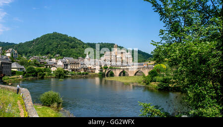 Estaing, étiqueté Les Plus Beaux Villages de France, vallée du Lot, Aveyron, Midi-Pyrénées, France Banque D'Images