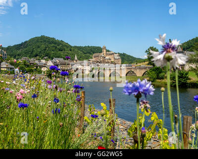 Estaing, étiqueté Les Plus Beaux Villages de France, vallée du Lot, Aveyron, Midi-Pyrénées, France Banque D'Images