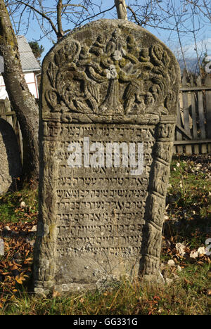 5512---Suceava, Roumanie. Pierre tombale de l'ancien cimetière, datant du 18 et 19 Ch. Banque D'Images