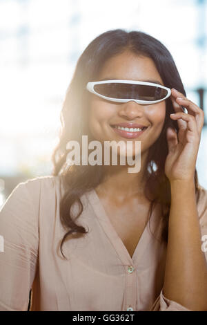 Businesswoman using virtual 3D glasses Banque D'Images