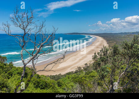Byron Bay, Nouvelles Galles du Sud, Australie. Tallow Beach bordant le parc national d'Arakwal. Banque D'Images