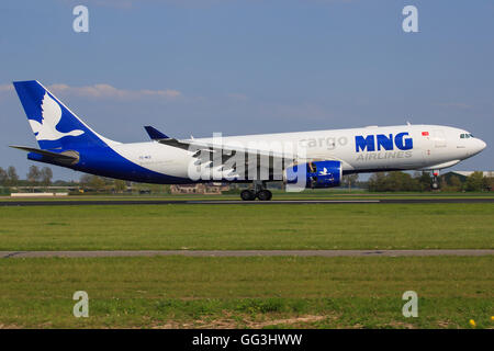 Amsterdam/Netherland 12 mars 2016 : Airbus A33 de MNG à l'aéroport d'Amsterdam Banque D'Images