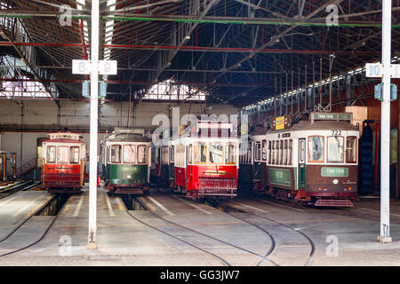 Vintage de Lisbonne tramways dans la ville depot Banque D'Images