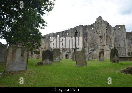 Abbaye d'Easby, ruines d'abbaye des Prémontrés située sur les rives de la rivière Swale, dans la banlieue de Richmond, North Yorkshire Banque D'Images