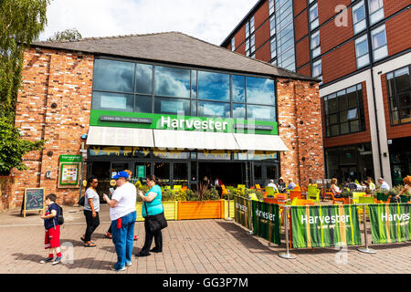 Restaurant Harvester food chain signe extérieur de bâtiment Ville chaînes alimentaires Lincoln Lincolnshire UK Angleterre Villes Banque D'Images