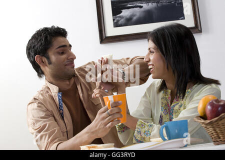 Couple having breakfast Banque D'Images